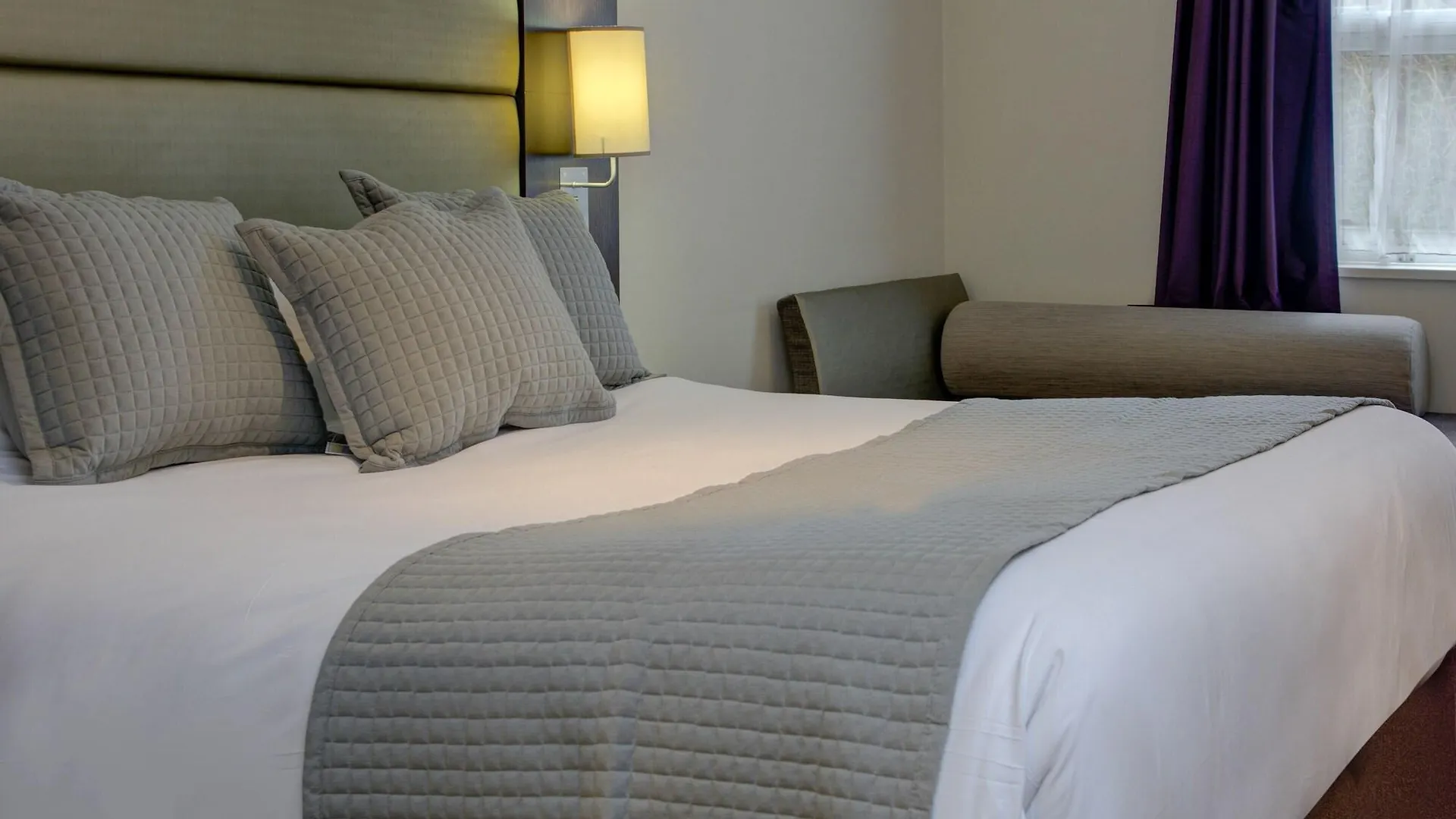 Отель Premier Inn Huddersfield West