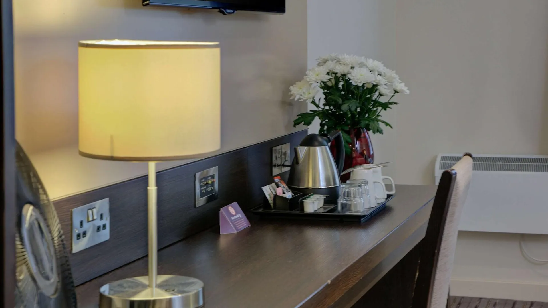 Premier Inn Huddersfield West Отель
