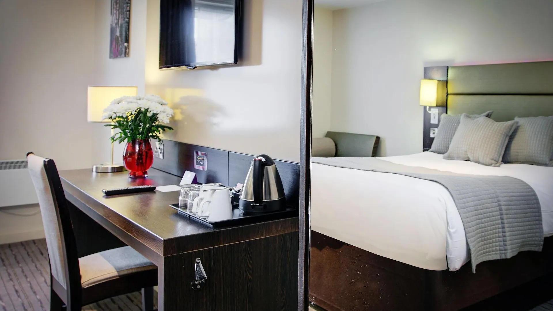 Premier Inn Huddersfield West Великобритания