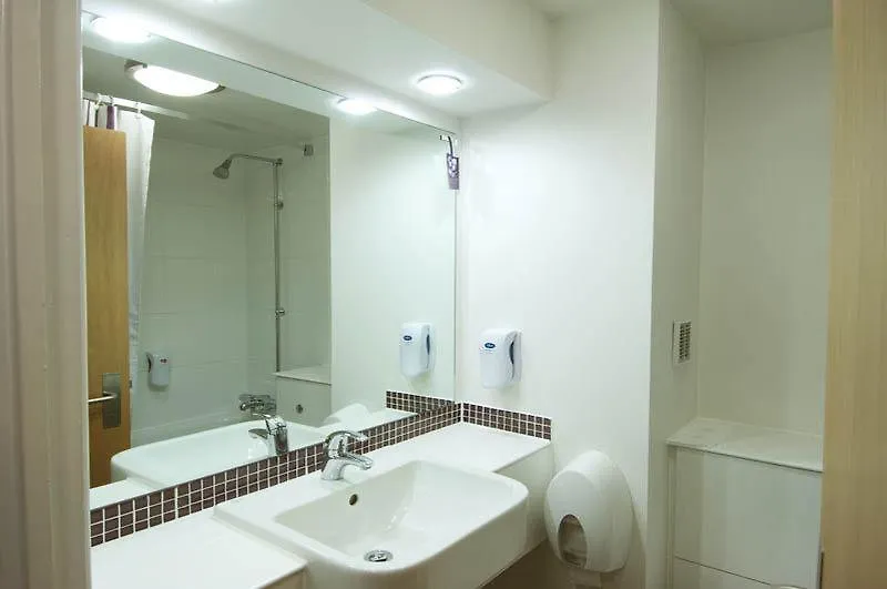 Premier Inn Huddersfield West 3*,  Великобритания