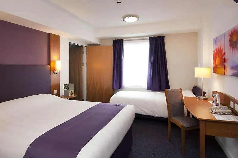 Отель Premier Inn Huddersfield West
